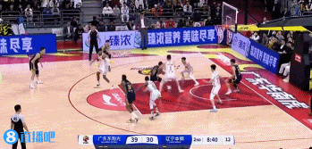 首秀惊艳！伯克里突外投不可阻挡 半场12中6&三分3中2拿下14分4助