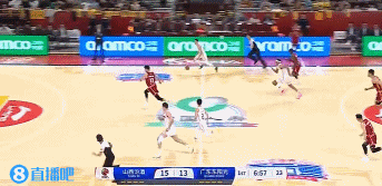 帽子戏法！胡明轩连中3记三分 帮助广东占据场上主动