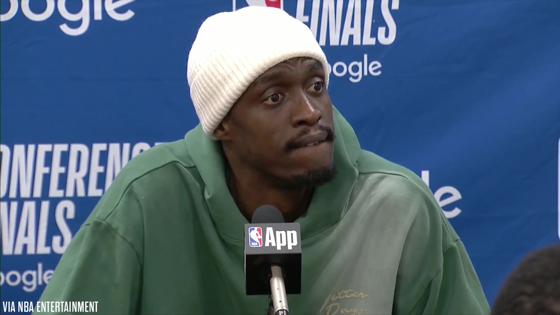 记者:为何不如尼克斯努力?西卡素质三连:你没事吧 你谁啊你?