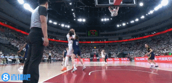 🤩接着打！张子宇内线低位要球 转身顶着人强打又是2+0！